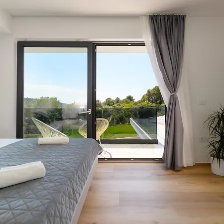 Luxury Luni With Big Private Pool And Hot Tub In Medulin Villa Pula