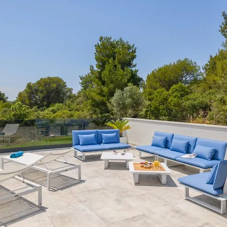 Luxury Luni With Big Private Pool And Hot Tub In Medulin Villa Pula