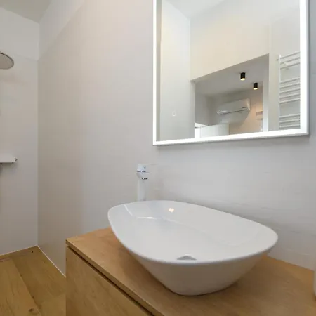 Luxury Luni With Big Private Pool And Hot Tub In Medulin *