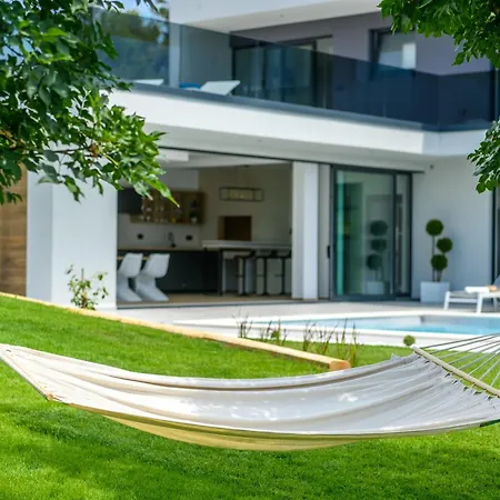Luxury Luni With Big Private Pool And Hot Tub In Medulin * Pula