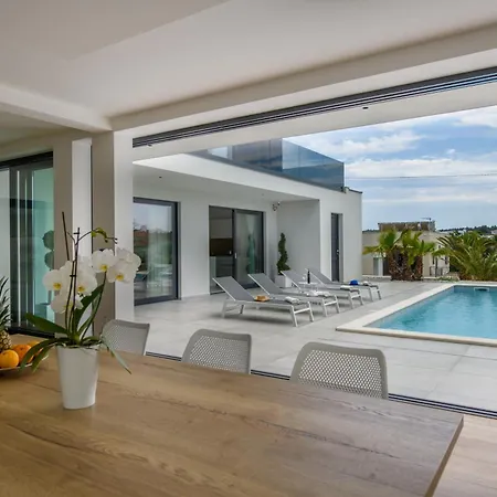 Luxury Luni With Big Private Pool And Hot Tub In Medulin Villa Pula