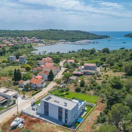 Luxury Luni With Big Private Pool And Hot Tub In Medulin Villa Pula