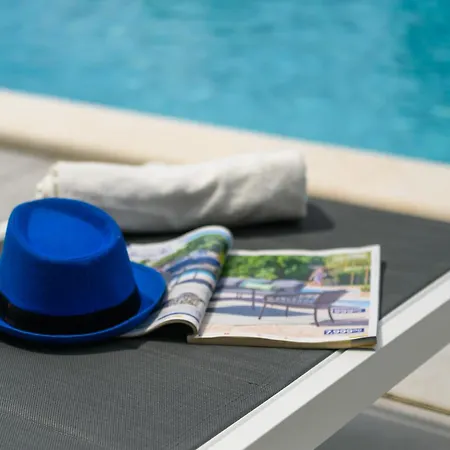 Luxury Luni With Big Private Pool And Hot Tub In Medulin